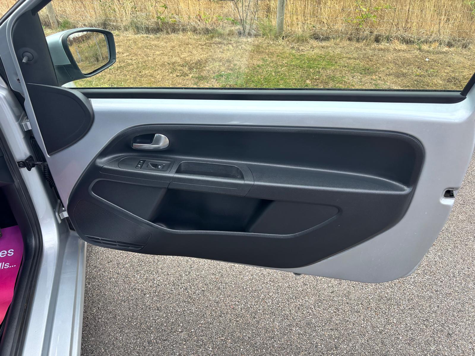 Volkswagen Move Up interior