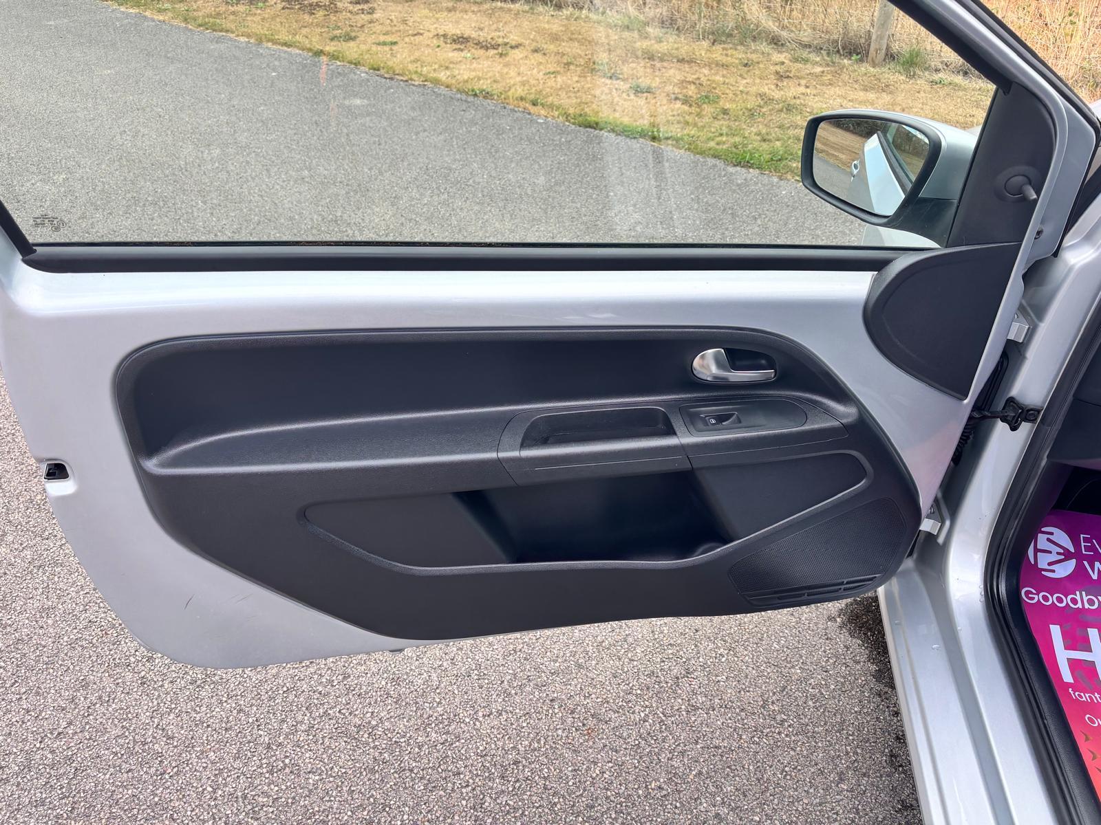 Volkswagen Move Up interior