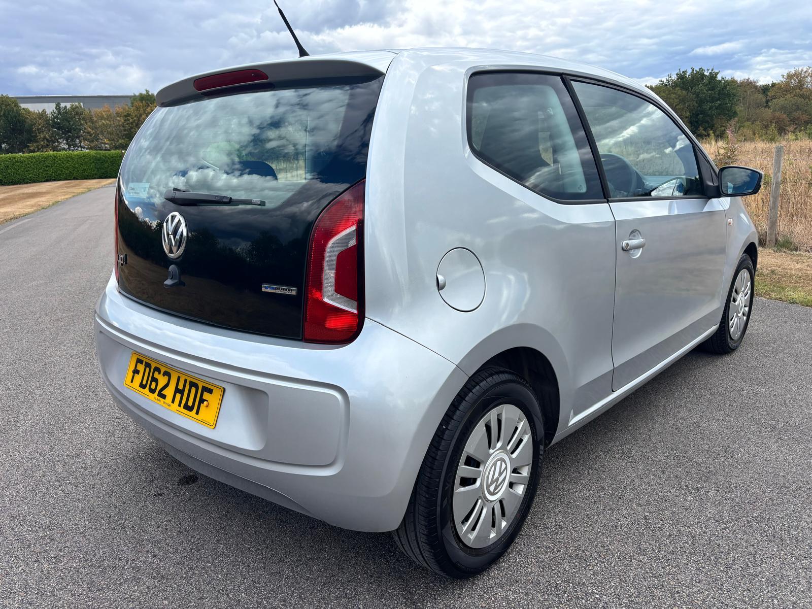 Volkswagen Move Up exterior