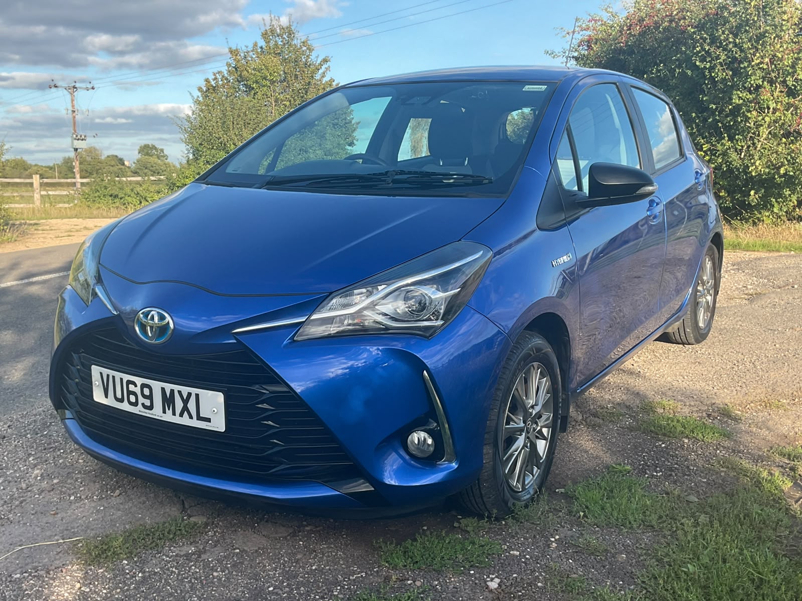 Toyota Yaris Hybrid front exterior
