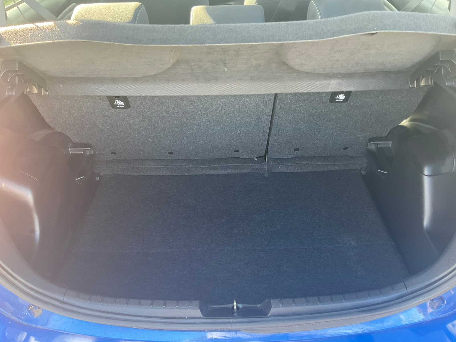 Toyota Yaris Hybrid boot