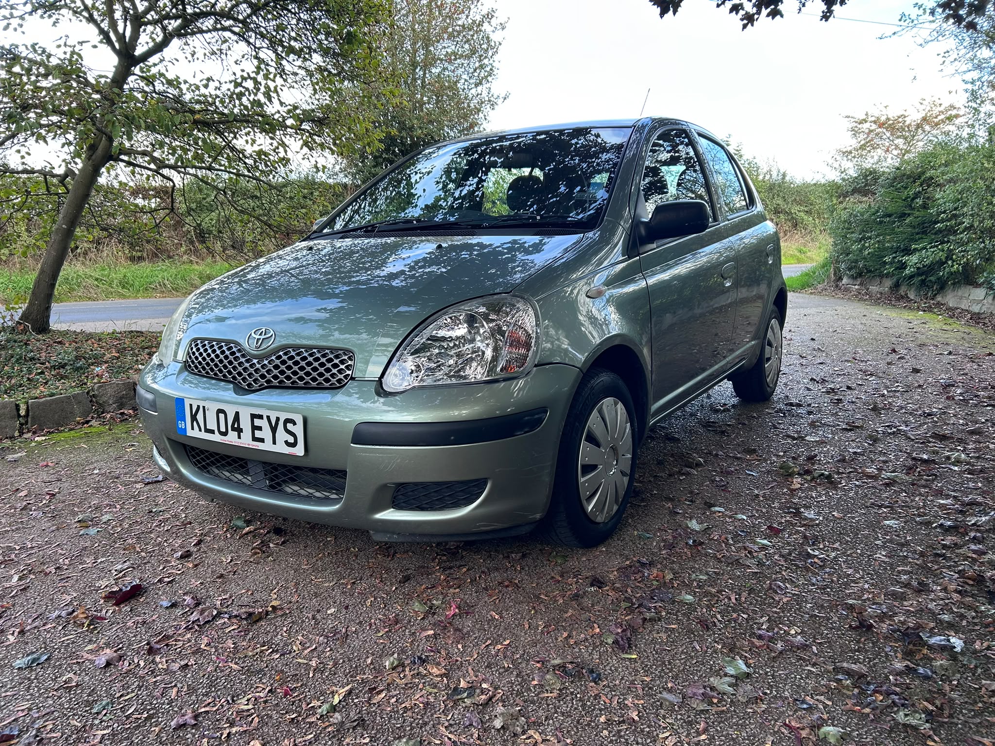 2004 Toyota Yaris T3 front exterior