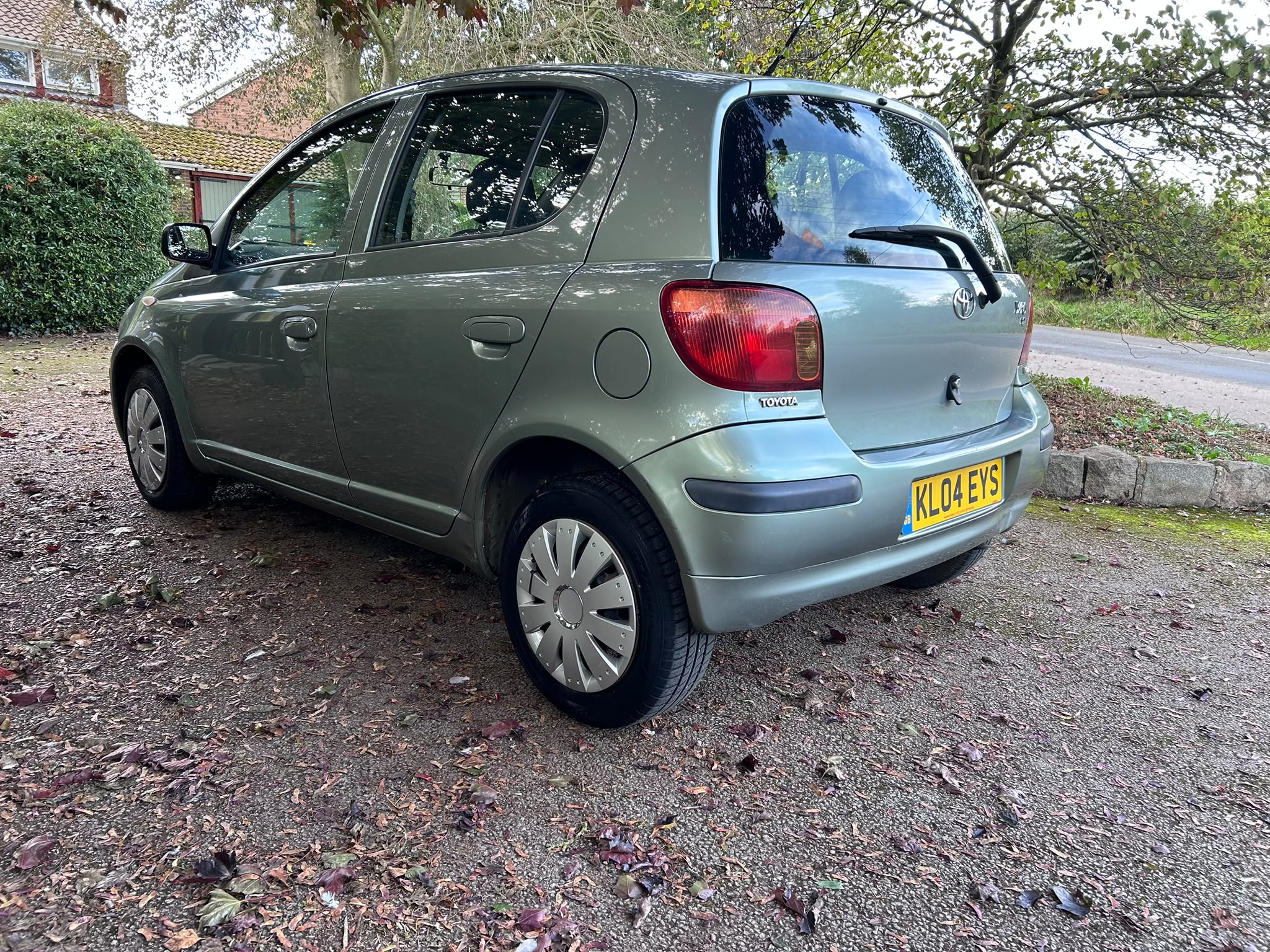2004 Toyota Yaris T3 rear exterior